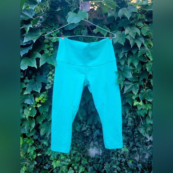 Lululemon Bali Breeze Crops (Austrailian Release) - Picture 3 of 4